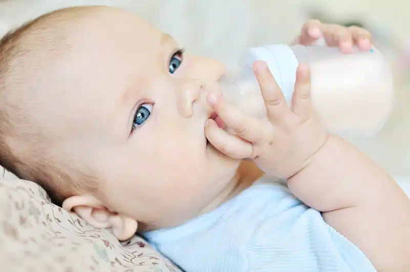 Les conseils pour faciliter la transition du lait maternel au lait bébé